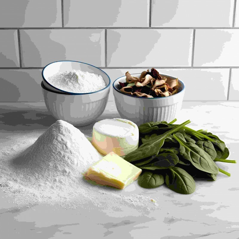 Funghi secchi com mascarpone e espinafre
